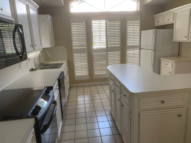 Building Photo - 5005 Lethaby Dr