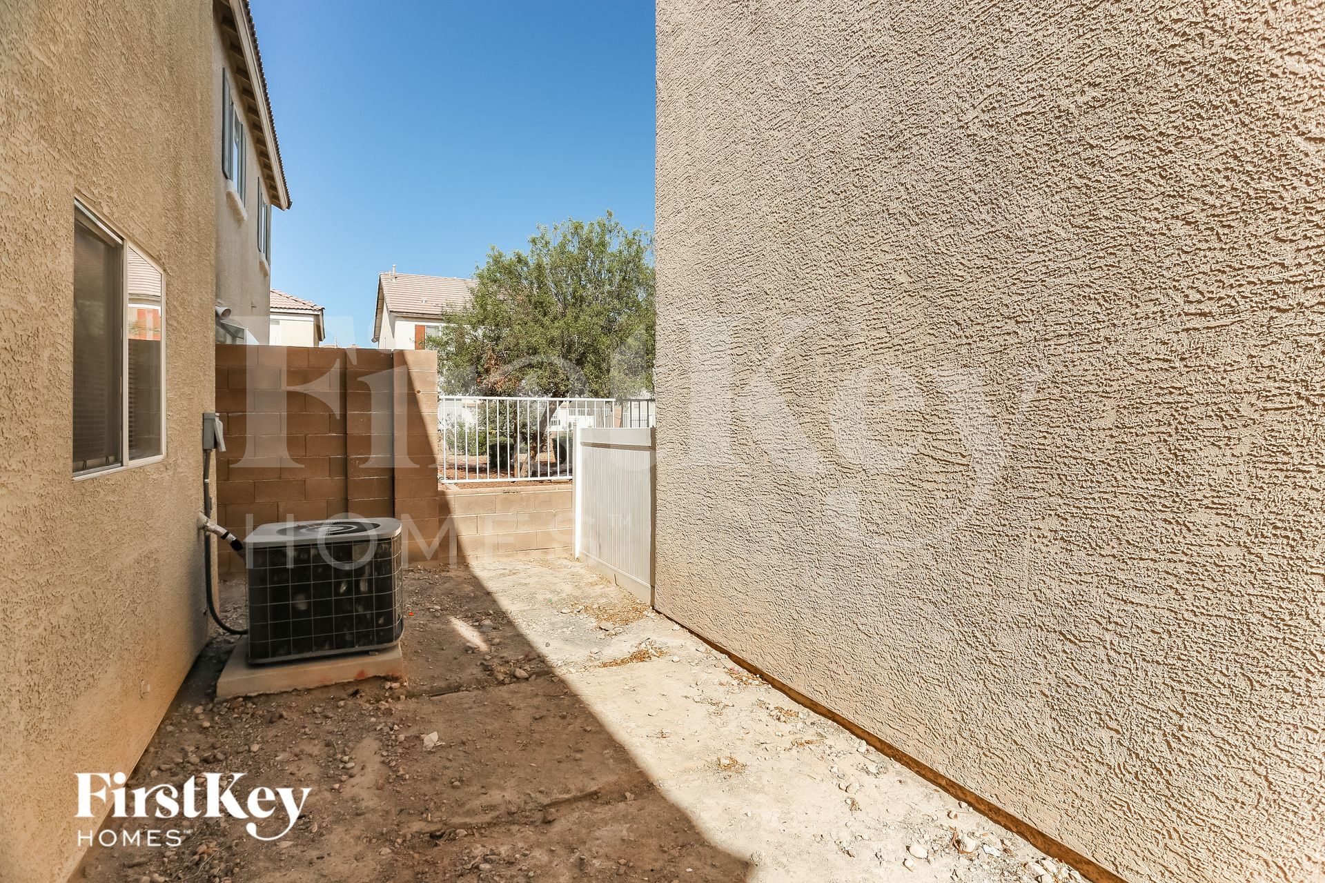 Building Photo - 5260 Paradise Valley Ave