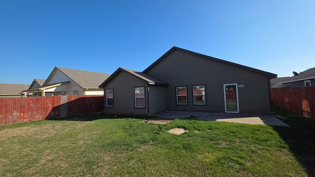 Building Photo - Clean 3 bed 2 bath  - Owasso schools