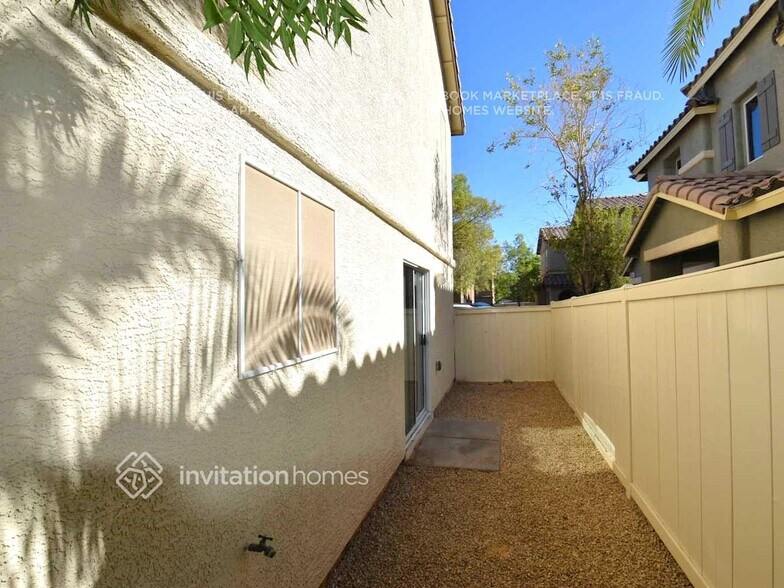 Building Photo - 9180 Giardino Villa St