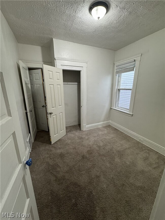 Building Photo - 10209 Elwell Ave