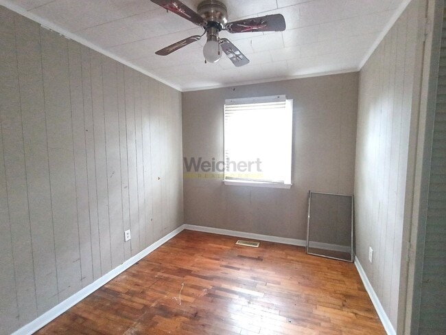 Building Photo - 4-Bed, 2-Bath house with huge backyard