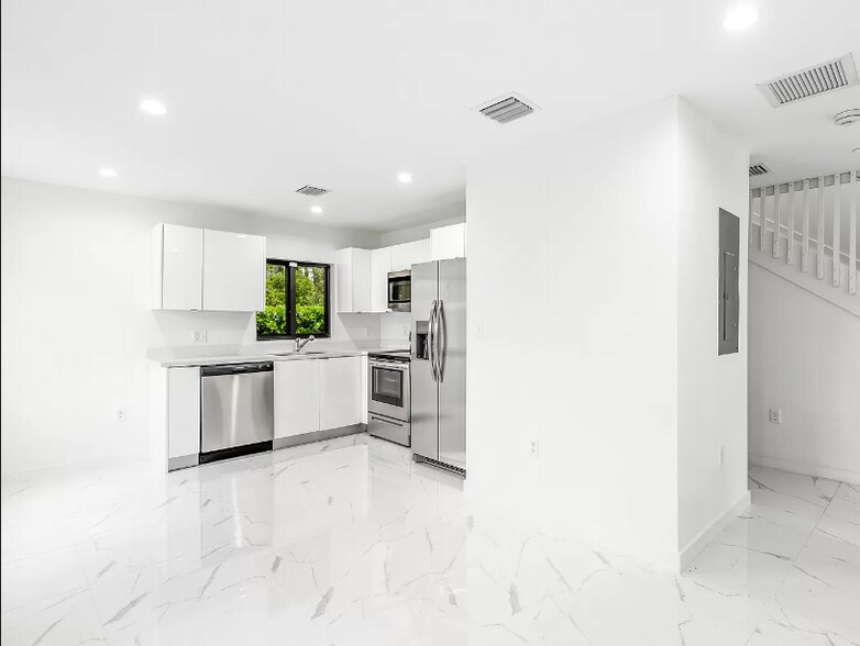 Building Photo - 1825 NW 68th St