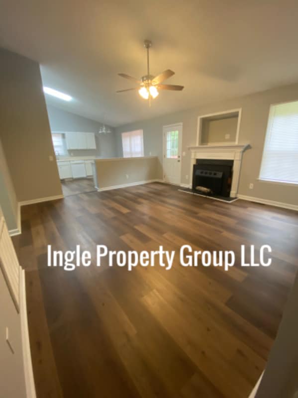 Building Photo - 375 Sommerset Dr