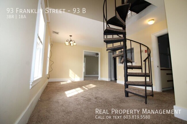 Building Photo - Spacious 3 Bedroom Duplex in Somersworth!
