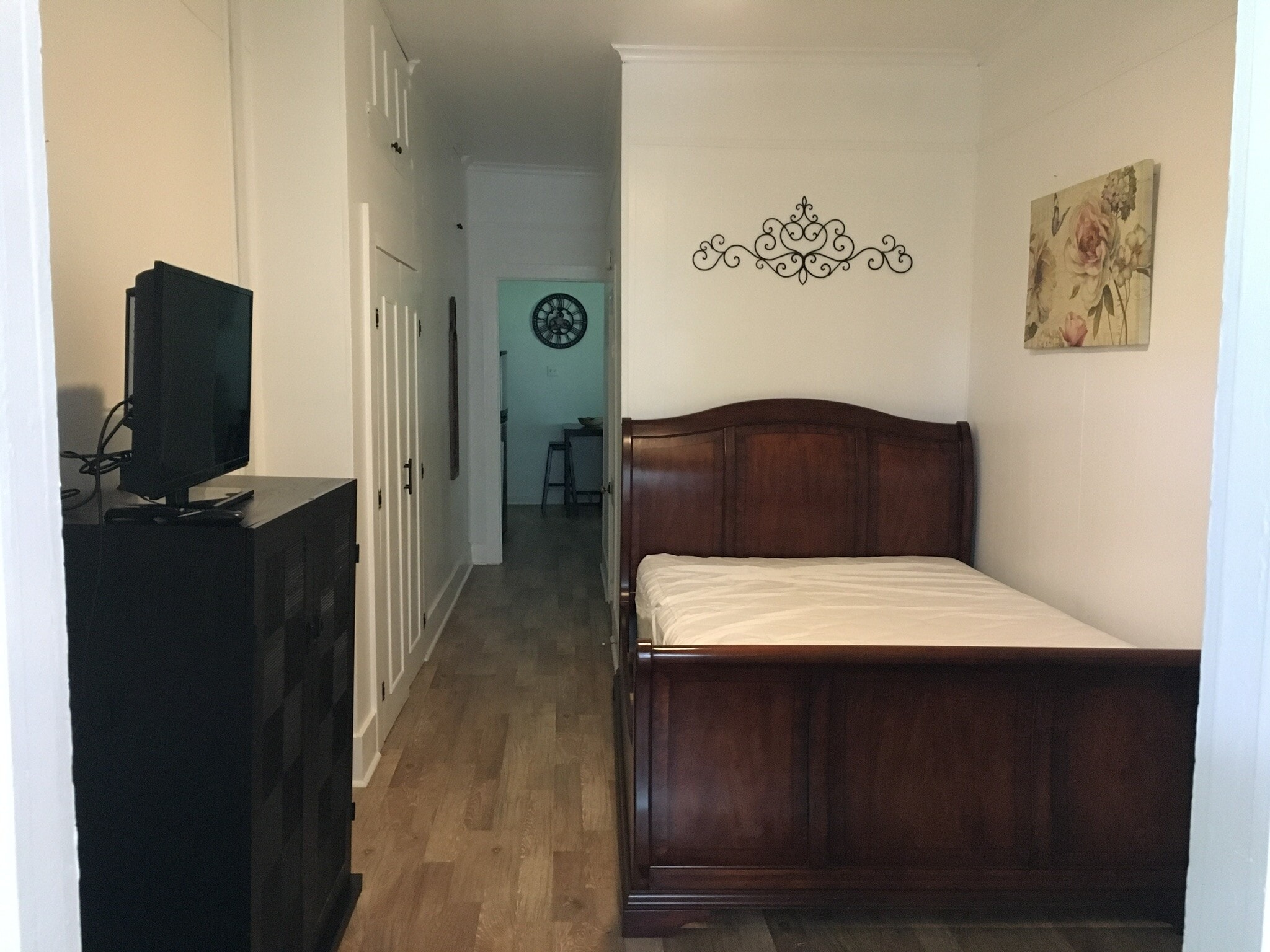 Bedroom with queen size bed - 7602 Burthe St