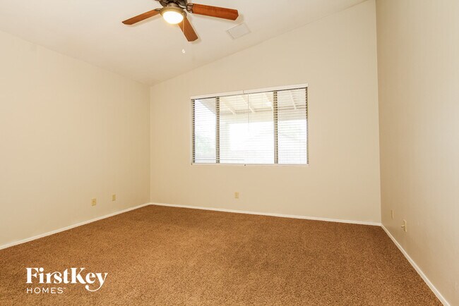 Building Photo - 8229 N Sombrero Point Dr