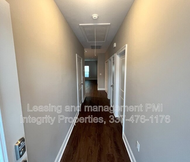 Building Photo - 33260 LA-16