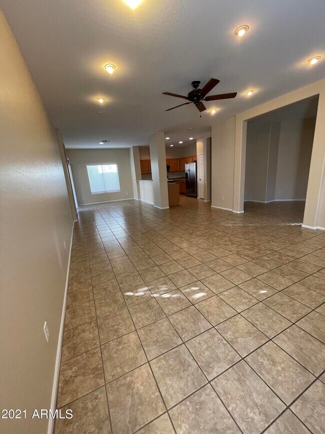 Building Photo - 2560 W Preserve Way
