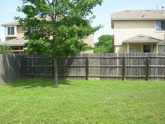 Building Photo - 8700 Dulcet Dr