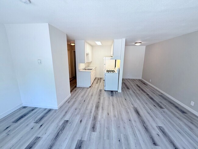 Building Photo - Pet friendly 1 bed apartment in South Lake Tahoe