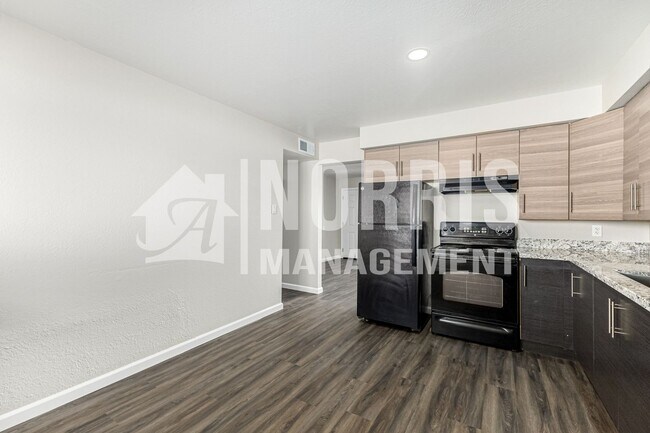 Building Photo - Convenient, Beautifully Updated Space Available Now!