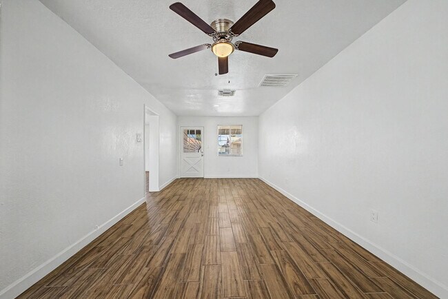 Building Photo - 3519 W Orchid Ln