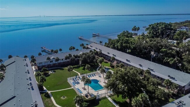 Building Photo - 650 Pinellas Point Dr S