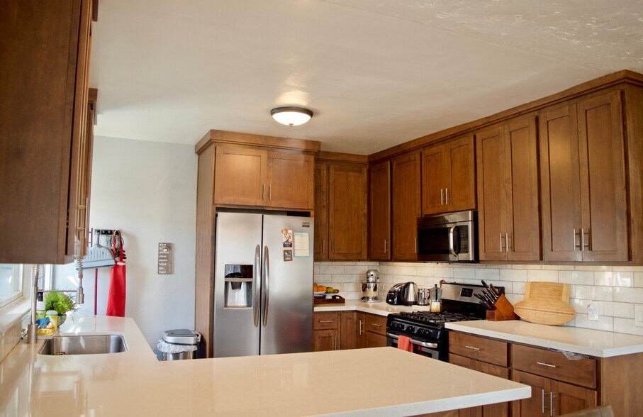 Building Photo - 4770 Bancroft St