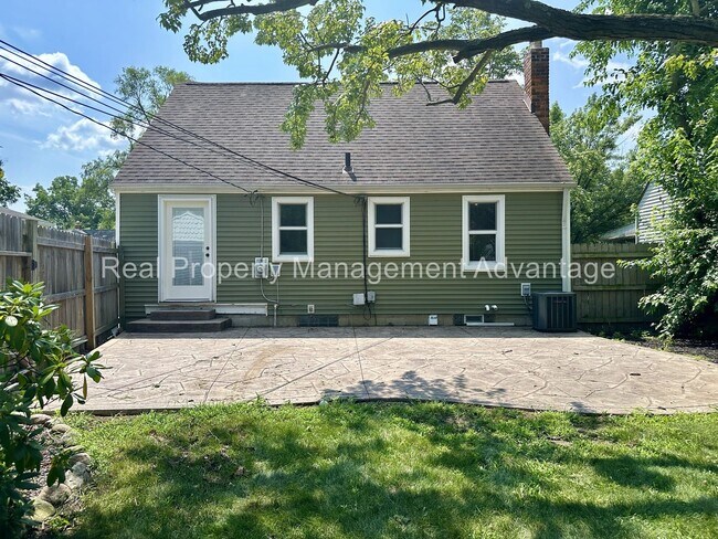 Building Photo - 1596 Albany St