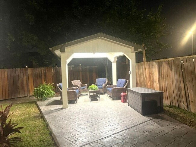 Building Photo - 15506 Red Pine Ridge Way