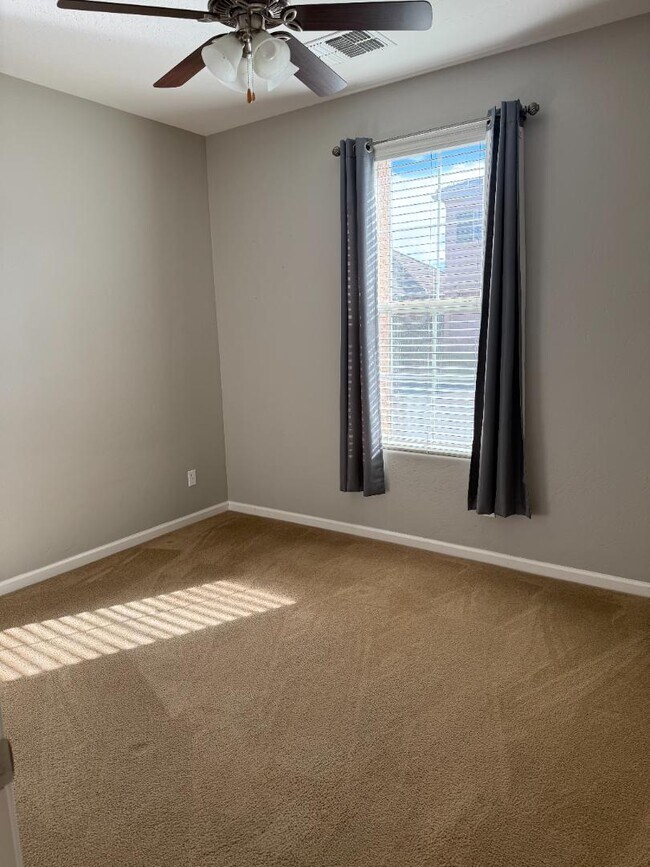 Building Photo - 843 Beauregard Ln