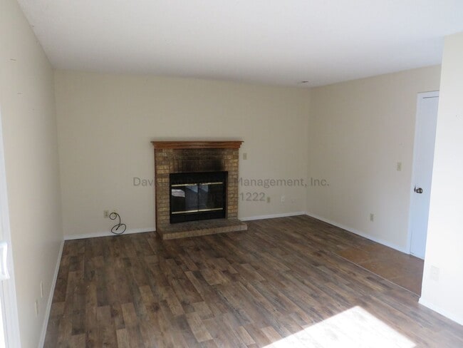 Building Photo - 1469 Canoe Creek Dr N