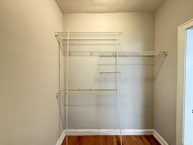 Building Photo - 2827 N Burling St