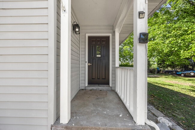 Building Photo - 115 E Sycamore Rd