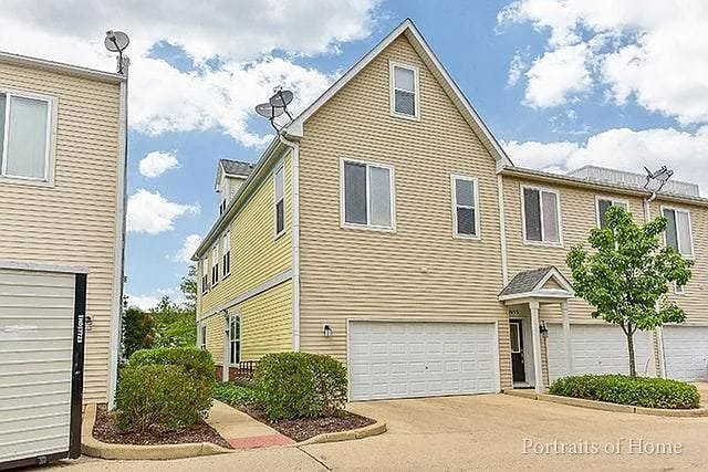 Building Photo - 1693 Town Center St