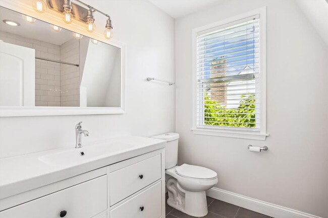 Building Photo - 2612 33rd St SE