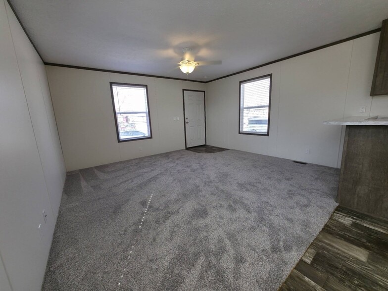 Building Photo - 1319 W Plum St