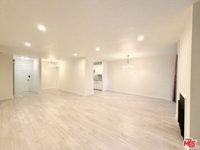 Building Photo - 927 Kings Rd