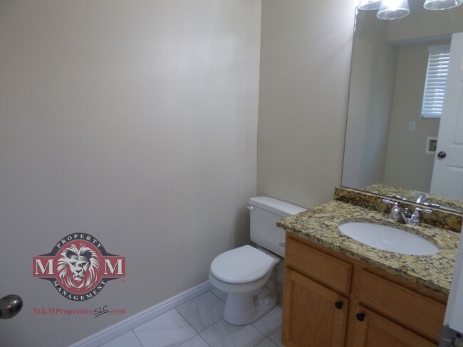 Building Photo - 2 Bd 1.5 Bath Duplex in Millcreek