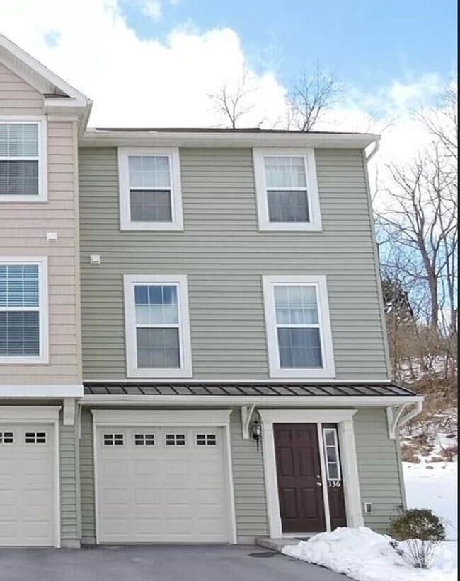 Building Photo - 3bedroom Townhome in Historic Boalsburg