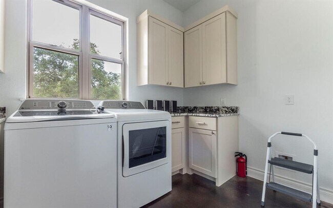 Building Photo - 163 Honey Locust Ct