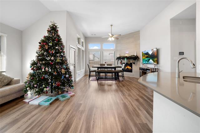 Building Photo - 16521 Garden Dr