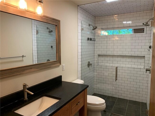 Building Photo - 406 S 37th St