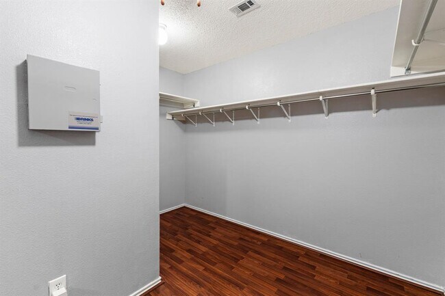 Building Photo - 1704 Matagorda Dr
