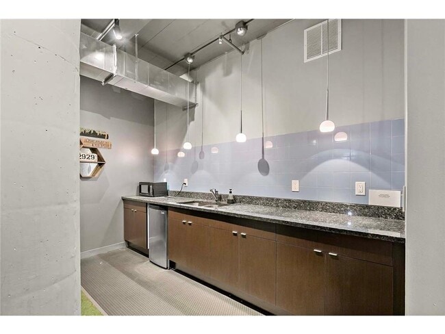 Building Photo - 2929 Chicago Ave