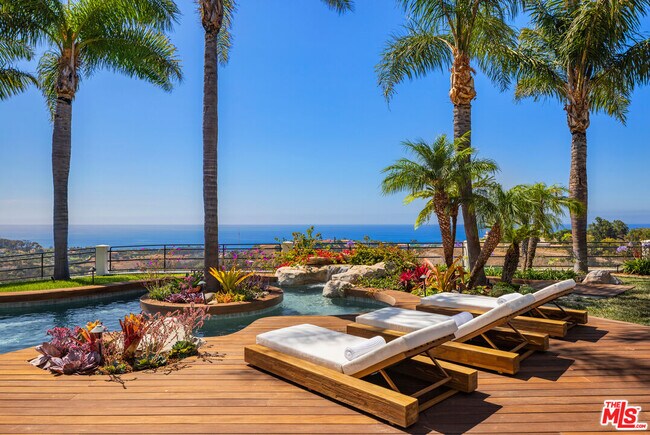 Building Photo - 5868 Zumirez Dr