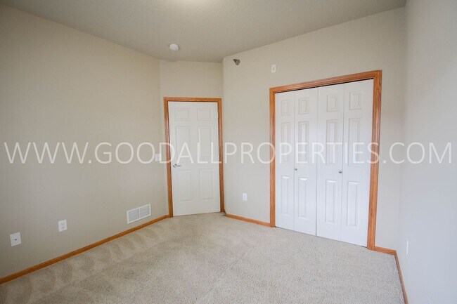 Building Photo - Move In Special!!! 2 bedrooms and 2 bathrooms in Johnston!! Check out this ground-level condo!!!