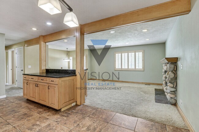 Building Photo - 6842 S Enchanted Dr