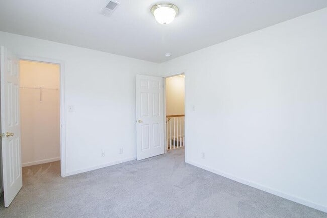 Building Photo - 513 Peachers Ridge Rd