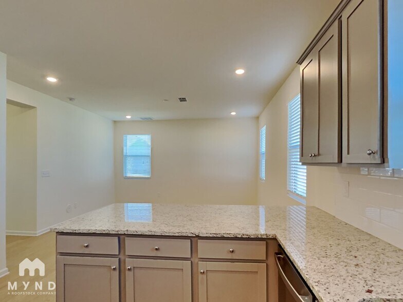 Building Photo - 1568 Banham Dr