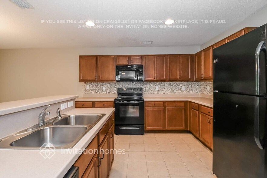Building Photo - 12628 Pine Marsh Way