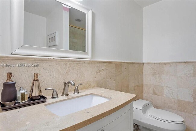 Building Photo - 800 SW 12th Ave