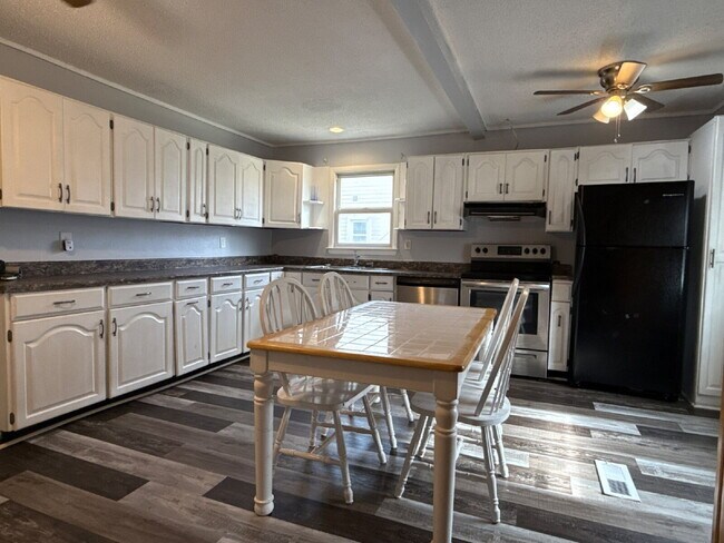 Building Photo - "Cozy 3-Bed, 2-Bath Gem on Cypress Avenue with 1375 Sq Ft of Space in Huntsville!"