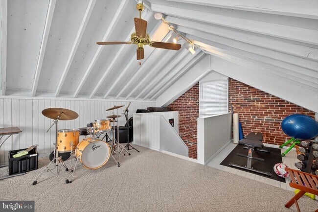 Building Photo - 420 W Cork St