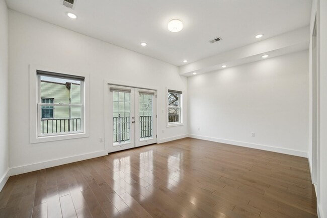 Building Photo - 46 Carlton Ave