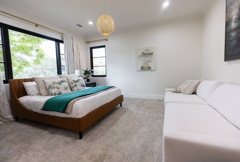 Building Photo - 18000 Sunset Point