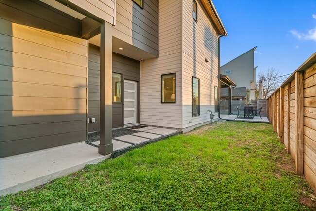 Building Photo - 3802 Commerce St