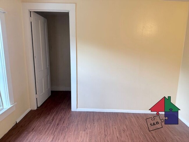 Building Photo - Barre City 2 Bedroom - Heat Included!
