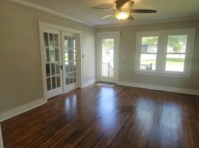 Building Photo - 719 S Market St